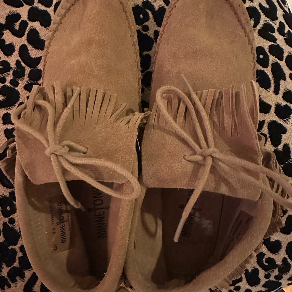 Minnetonka Tan Suede Fringe Moccasins